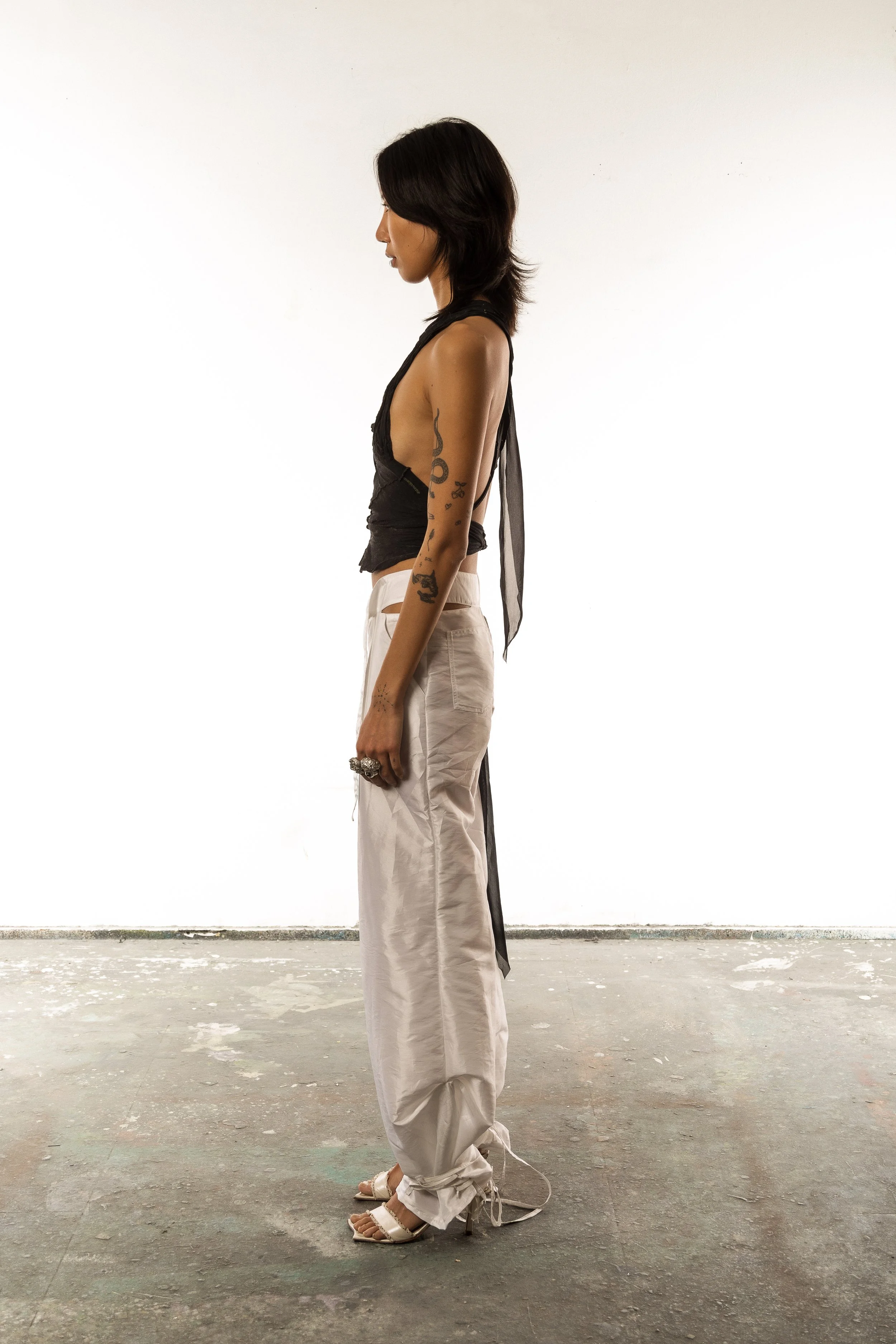 【BAON】[unisex] Amon Nylon Parachute Banding Wide Pants 0A4A7014_1200x.jpg?v=1740767332